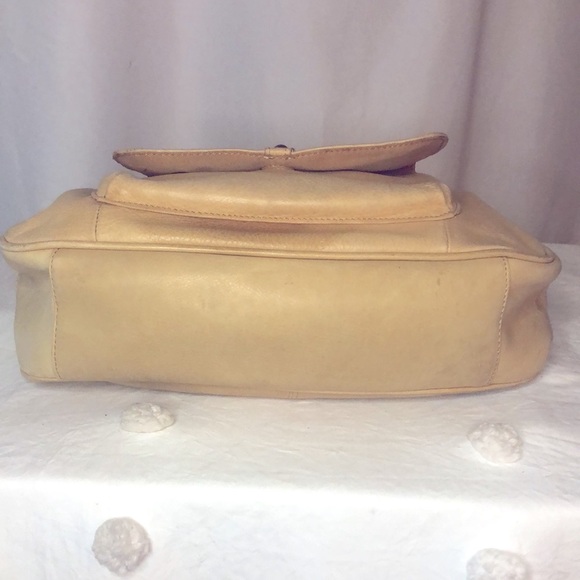 WILSONS LEATHER tan shoulder hand bag. Bronze hardware. Zipper closure on top. - Picture 8 of 15